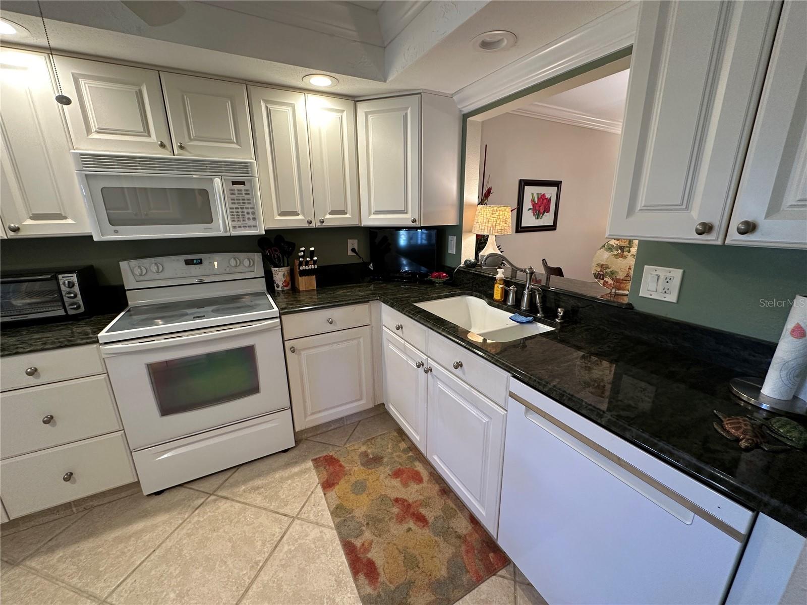 ESTANCIAS OF CAPRI ISLES - Residential Lease
