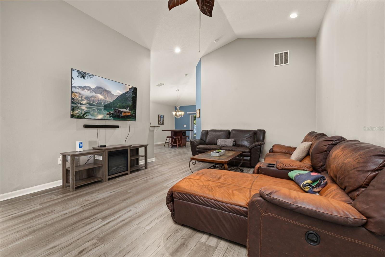 MANCHESTER LAKES PH 3 - Residential