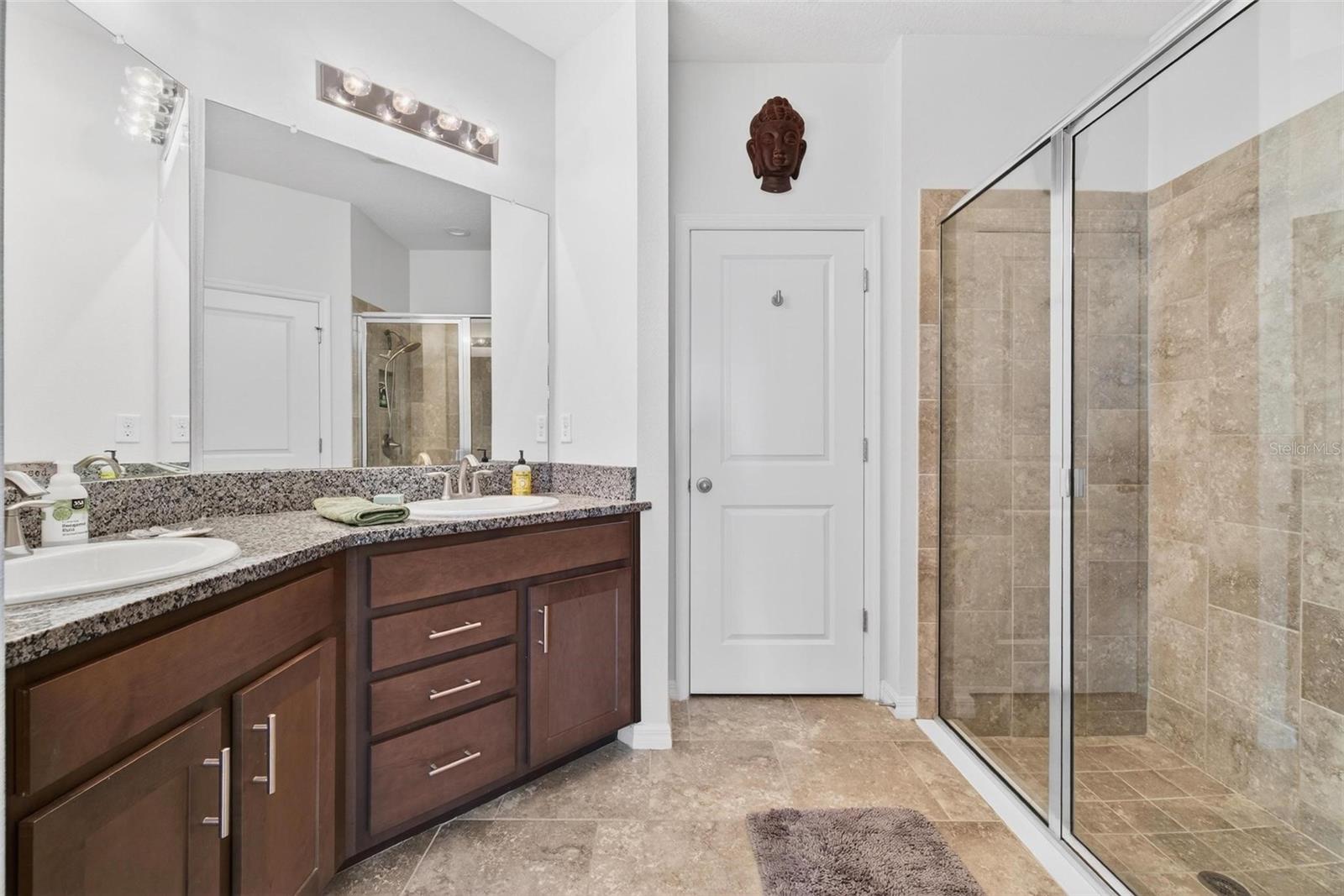 COLONNADE - Residential