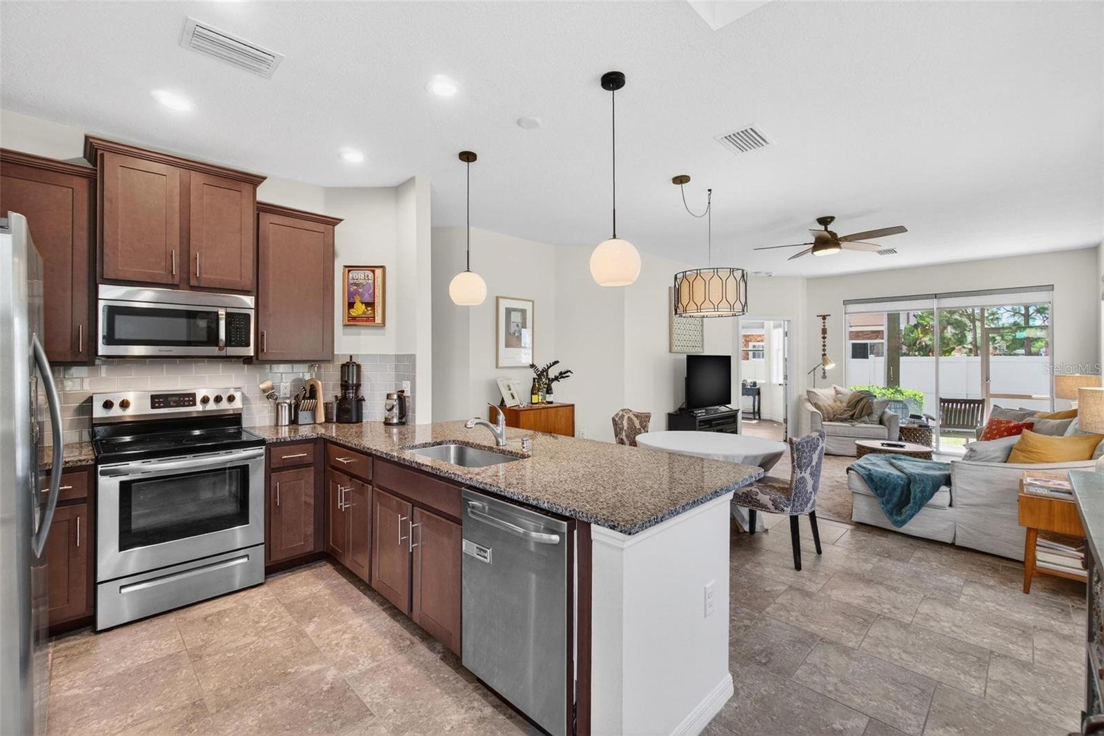 COLONNADE - Residential