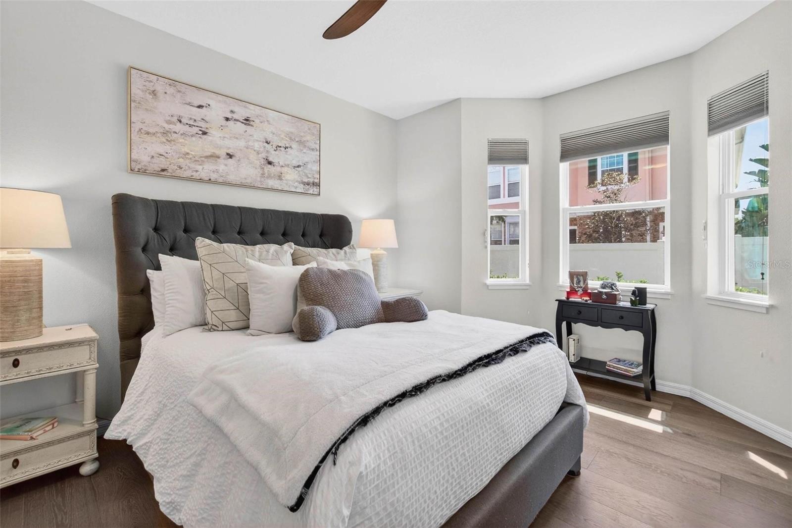 COLONNADE - Residential