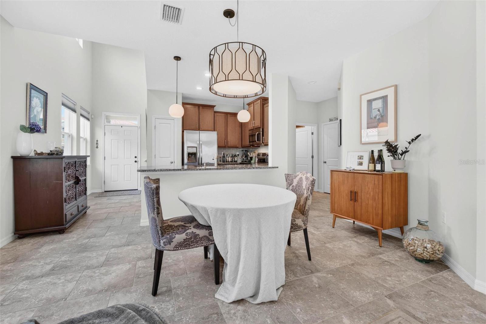 COLONNADE - Residential