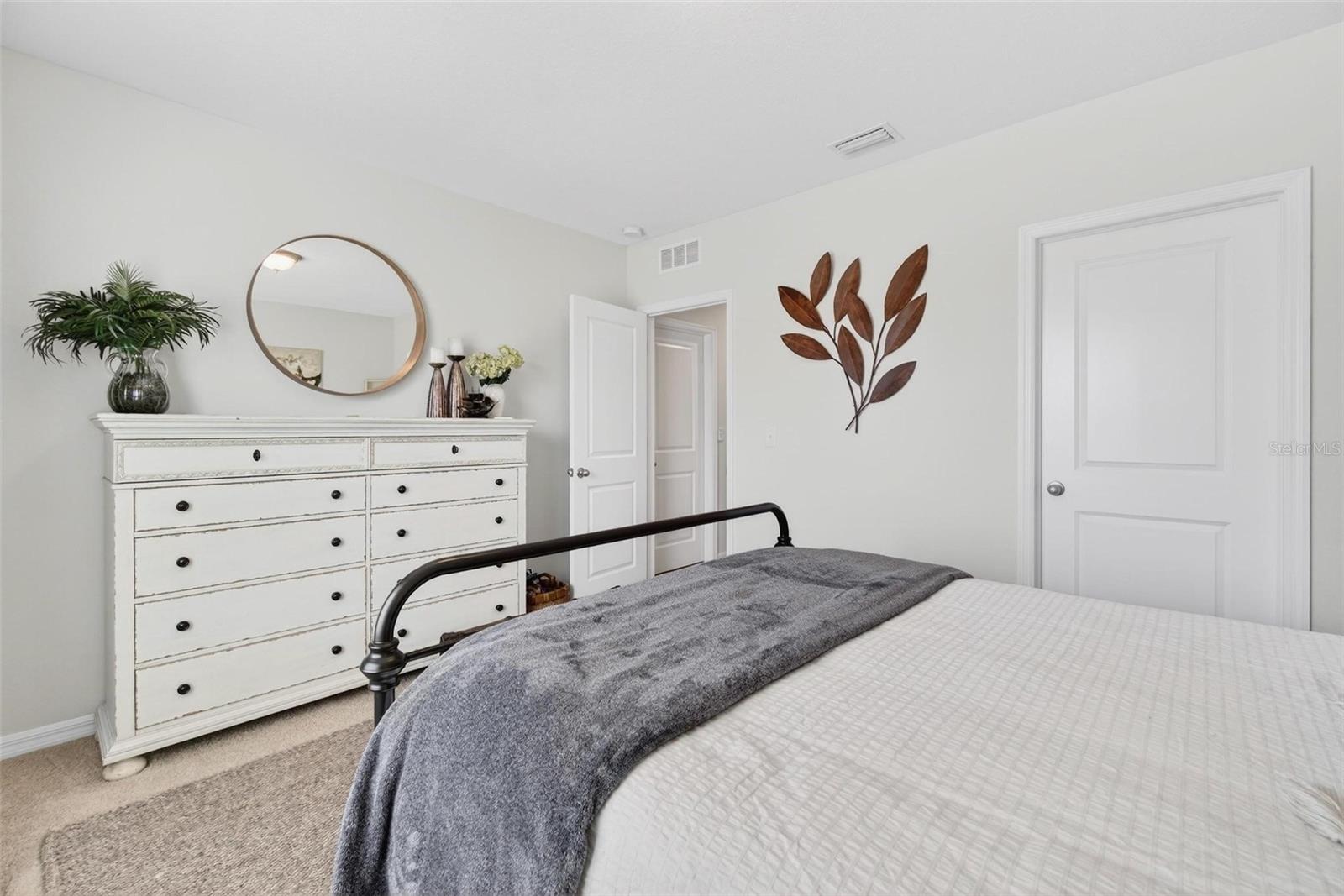 COLONNADE - Residential