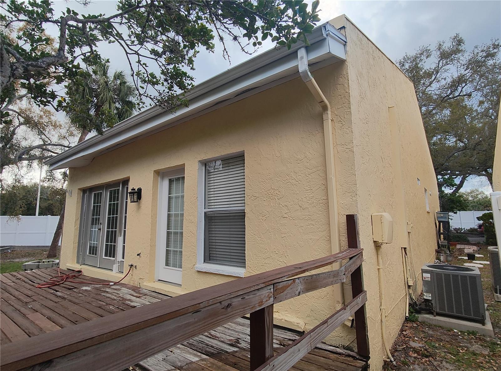 TEXAS COURT TWNHMS - Residential