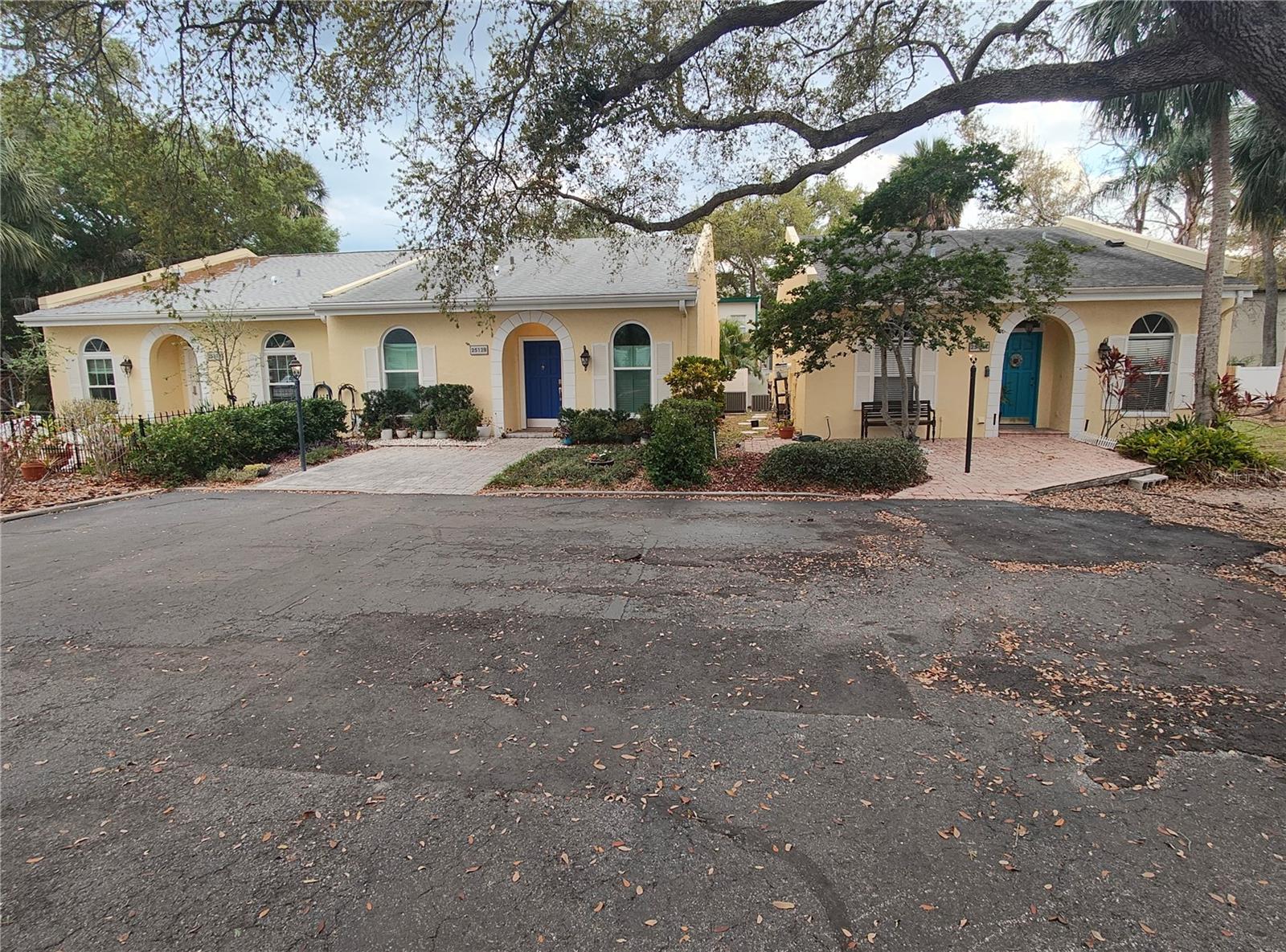 TEXAS COURT TWNHMS - Residential