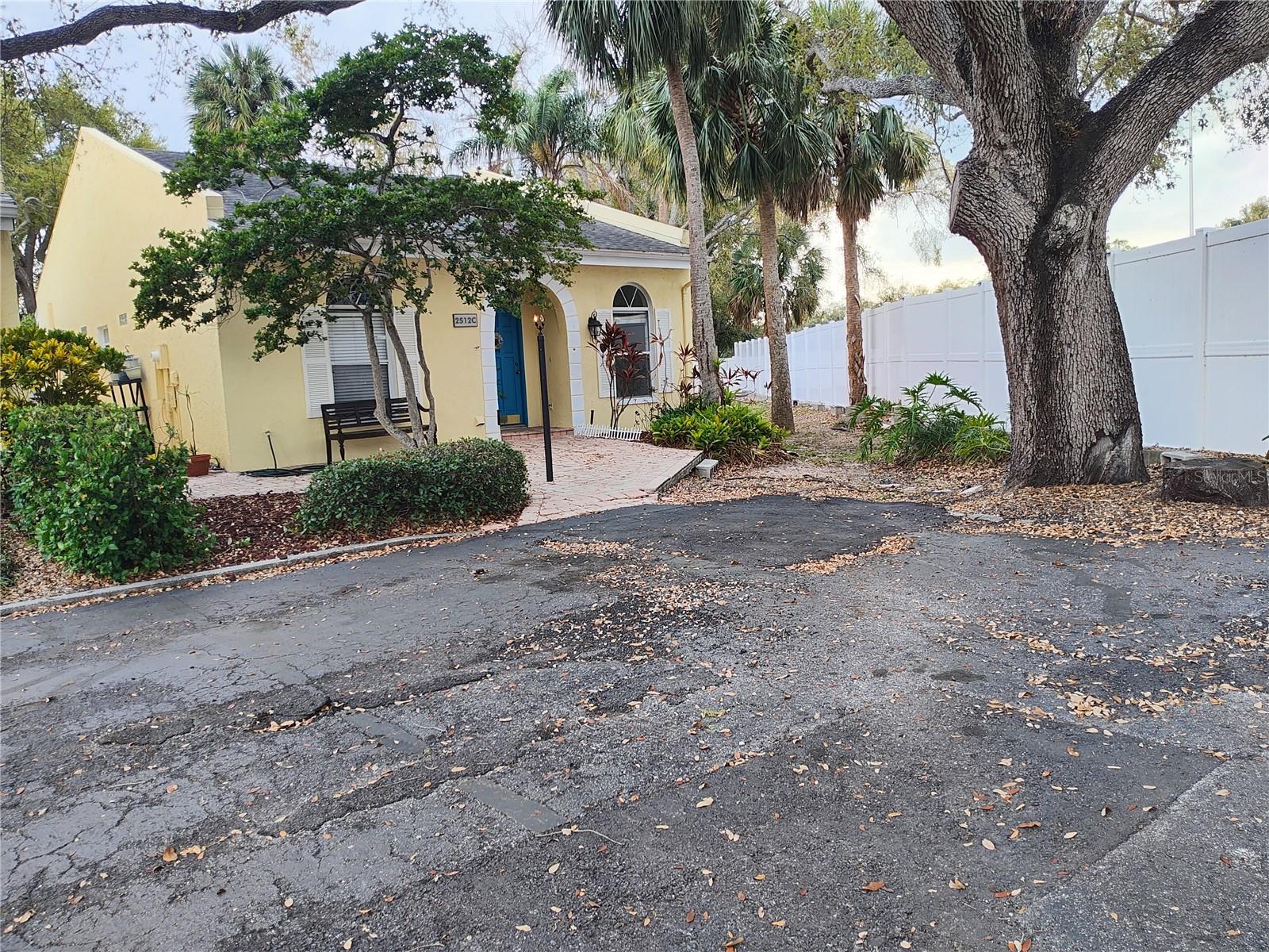 TEXAS COURT TWNHMS - Residential