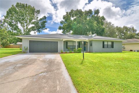 A home in WINTER HAVEN