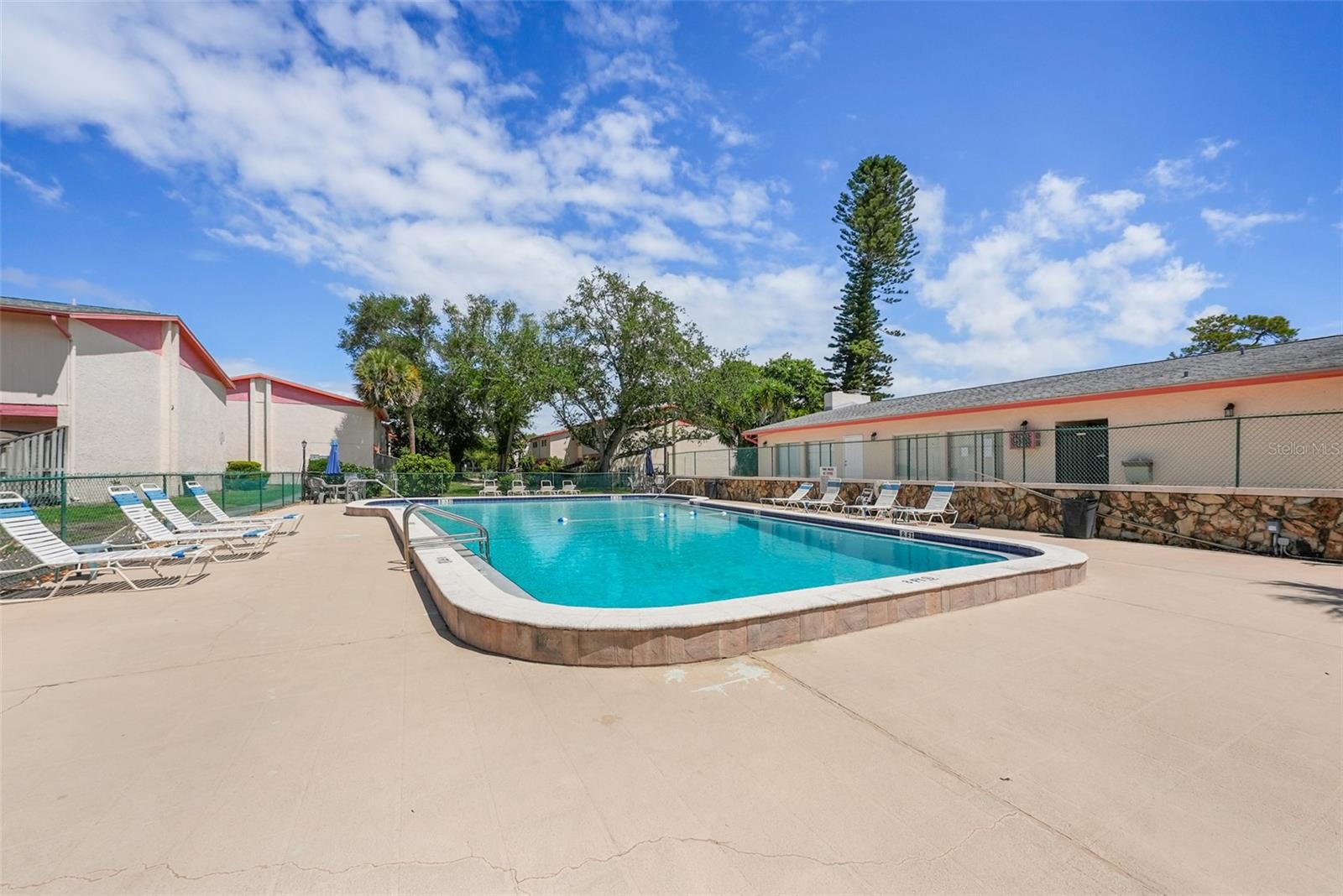 WHISPER WOOD TWNHMS CONDO - Residential