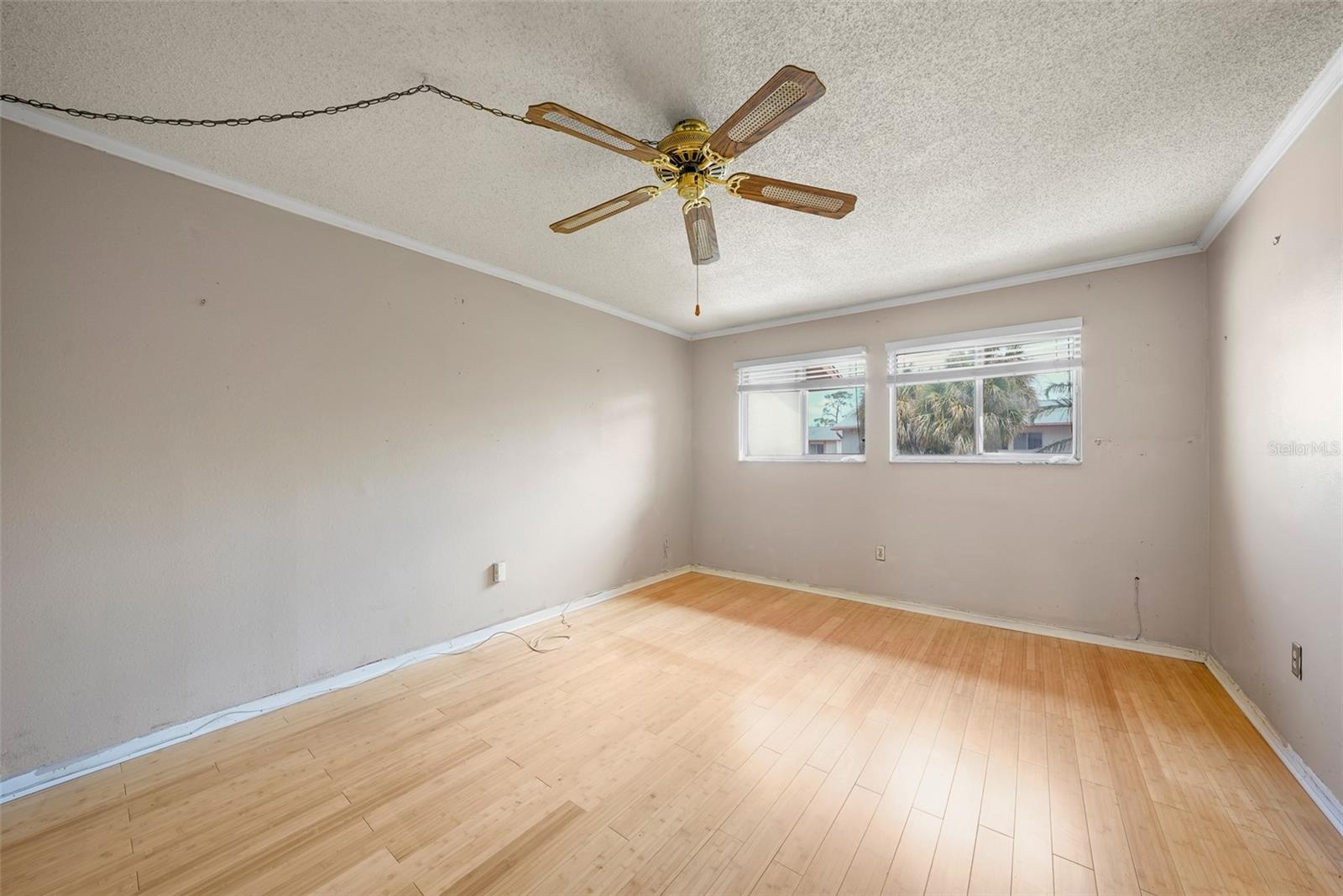 WHISPER WOOD TWNHMS CONDO - Residential