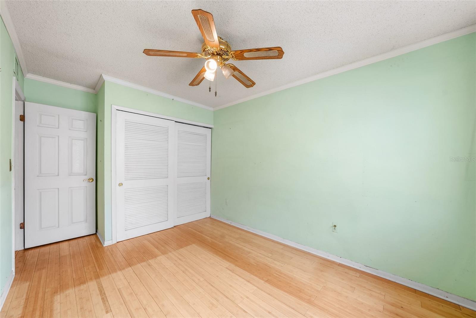 WHISPER WOOD TWNHMS CONDO - Residential