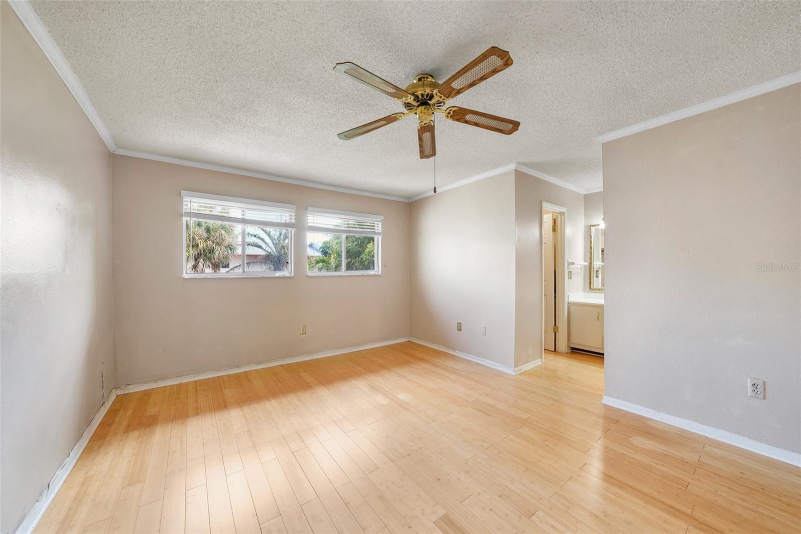 WHISPER WOOD TWNHMS CONDO - Residential