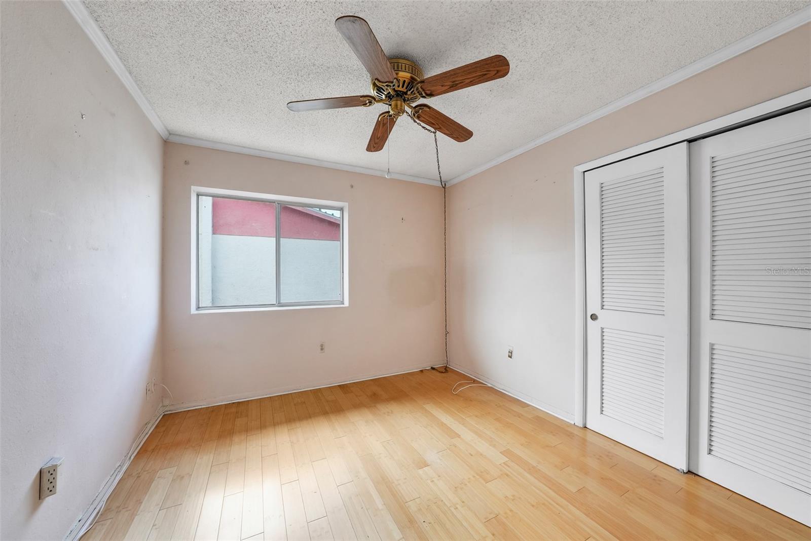 WHISPER WOOD TWNHMS CONDO - Residential