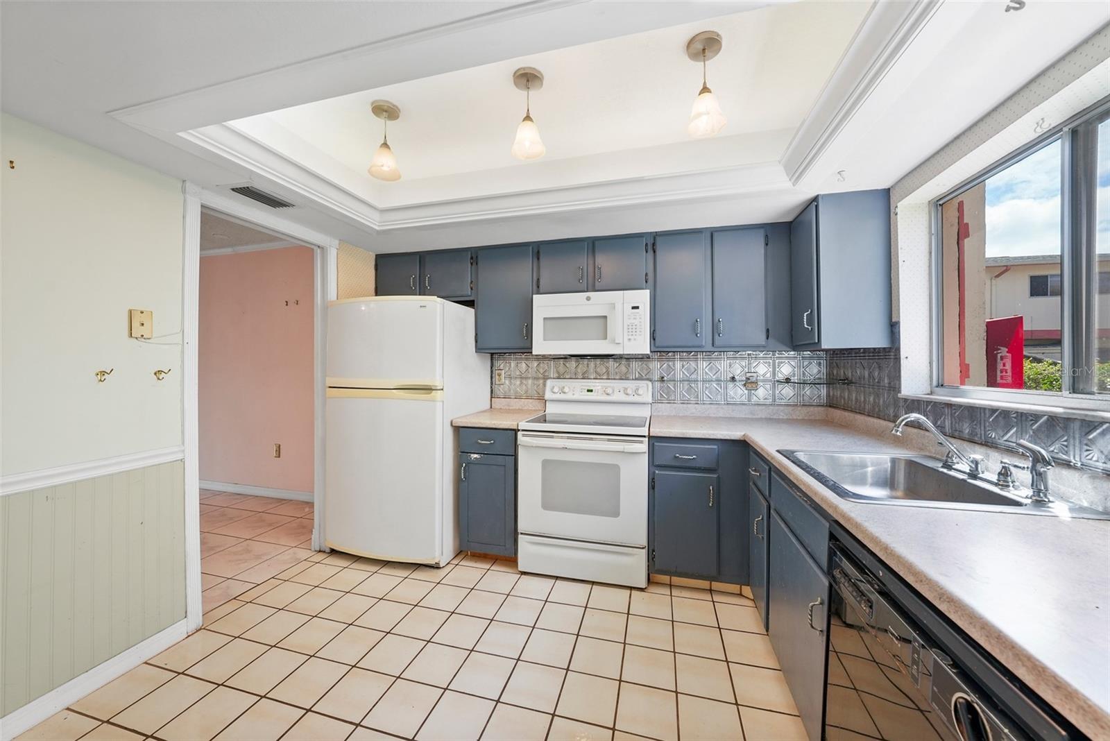 WHISPER WOOD TWNHMS CONDO - Residential