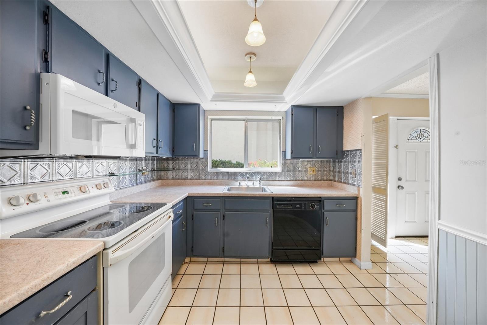 WHISPER WOOD TWNHMS CONDO - Residential