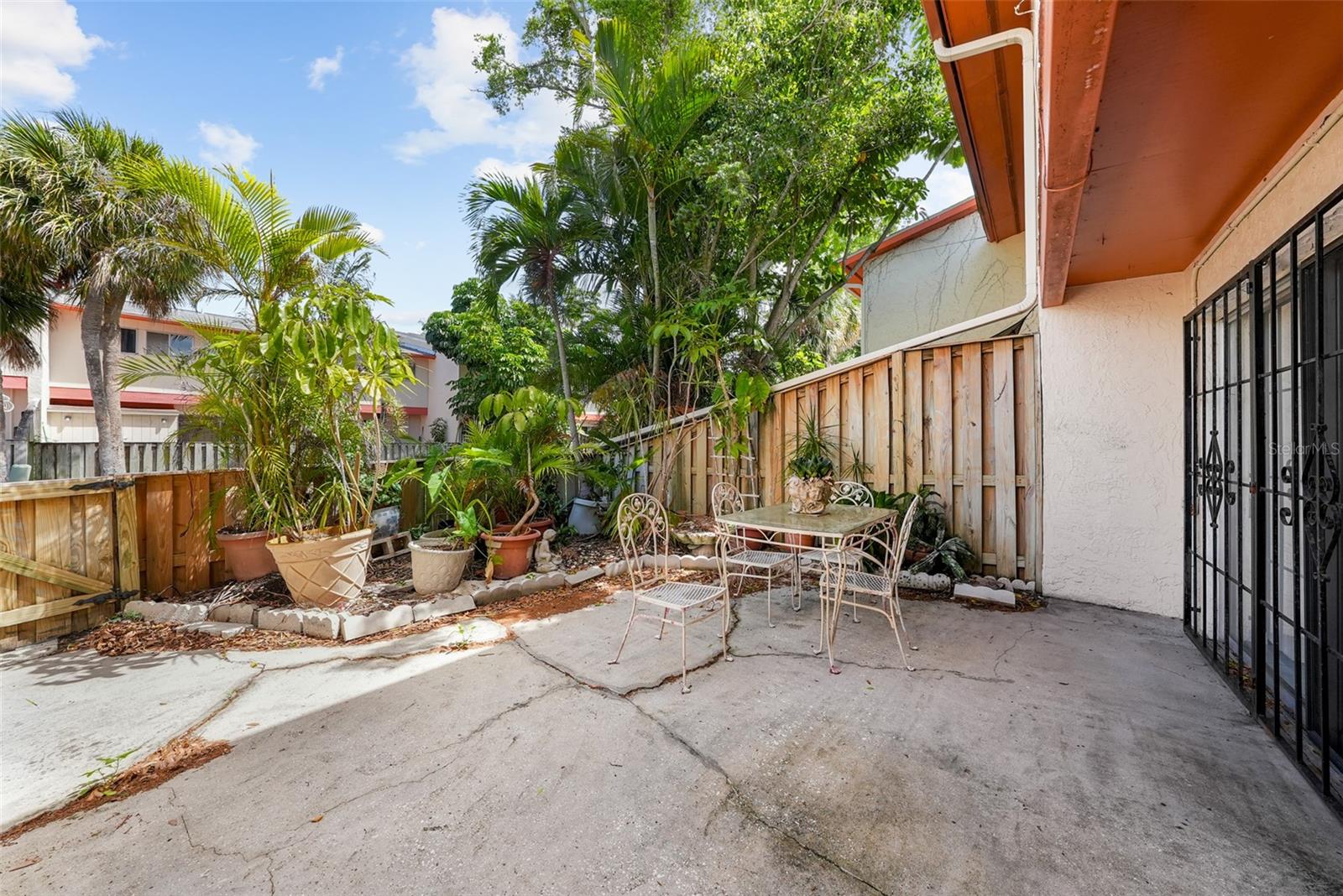 WHISPER WOOD TWNHMS CONDO - Residential