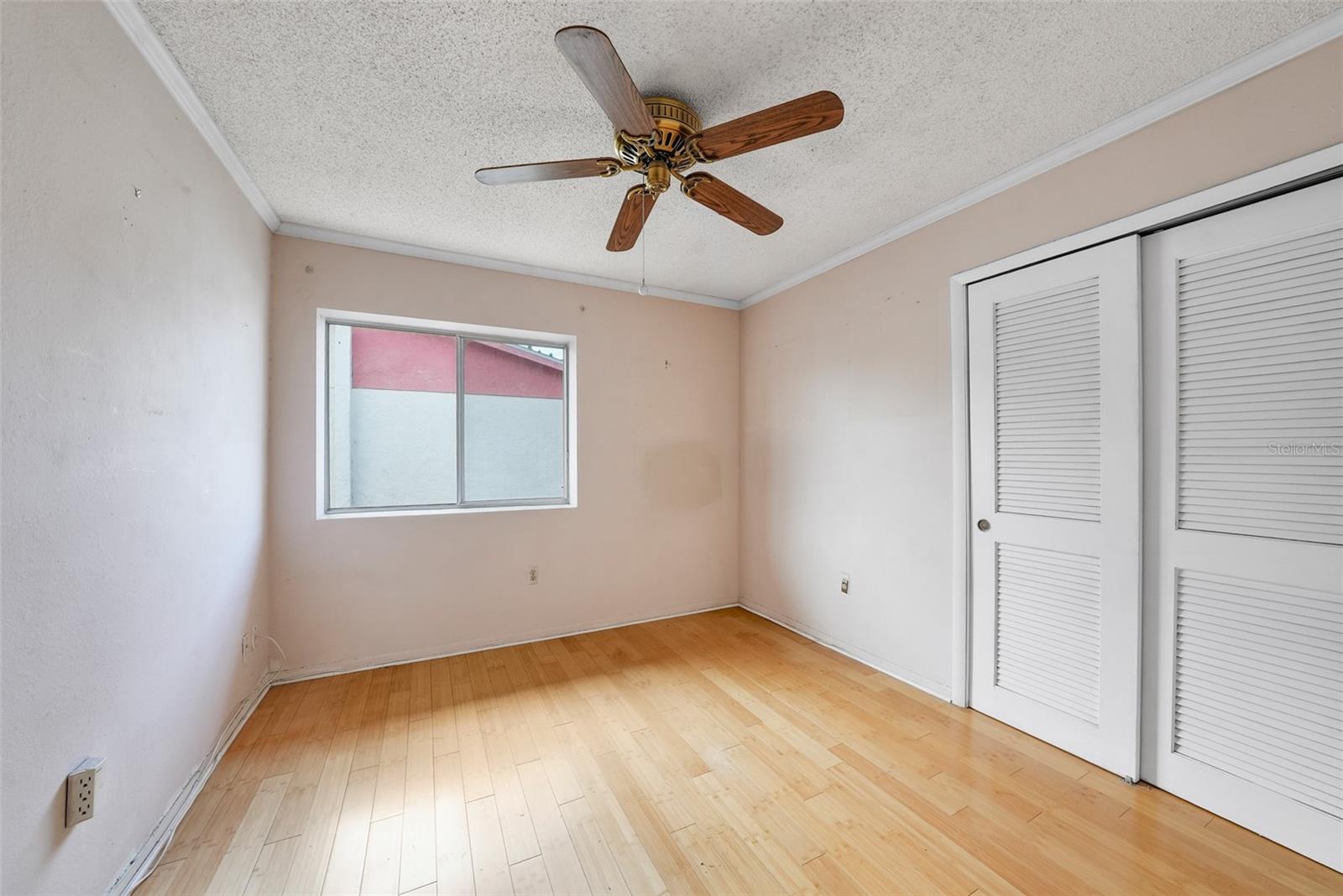 WHISPER WOOD TWNHMS CONDO - Residential