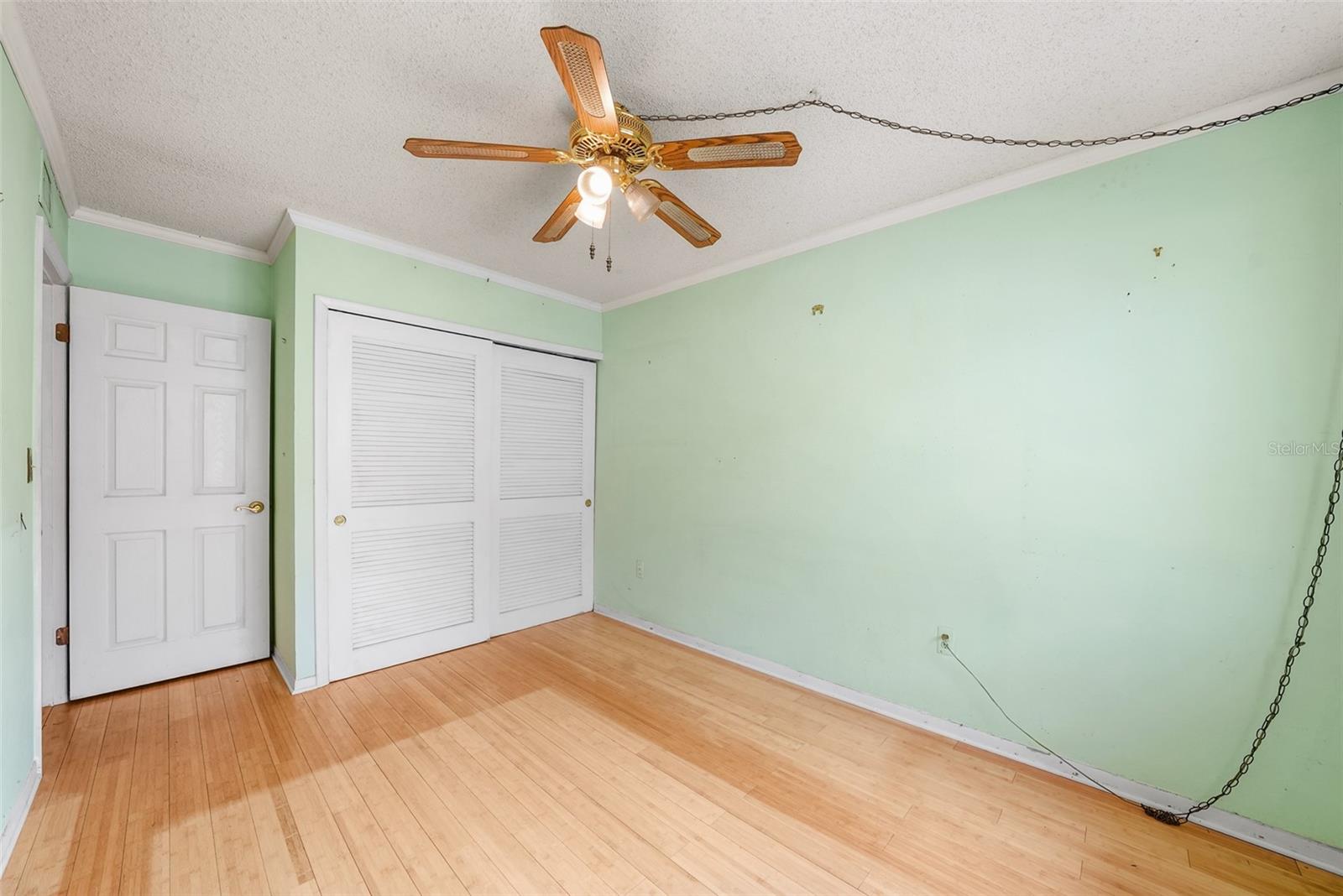 WHISPER WOOD TWNHMS CONDO - Residential