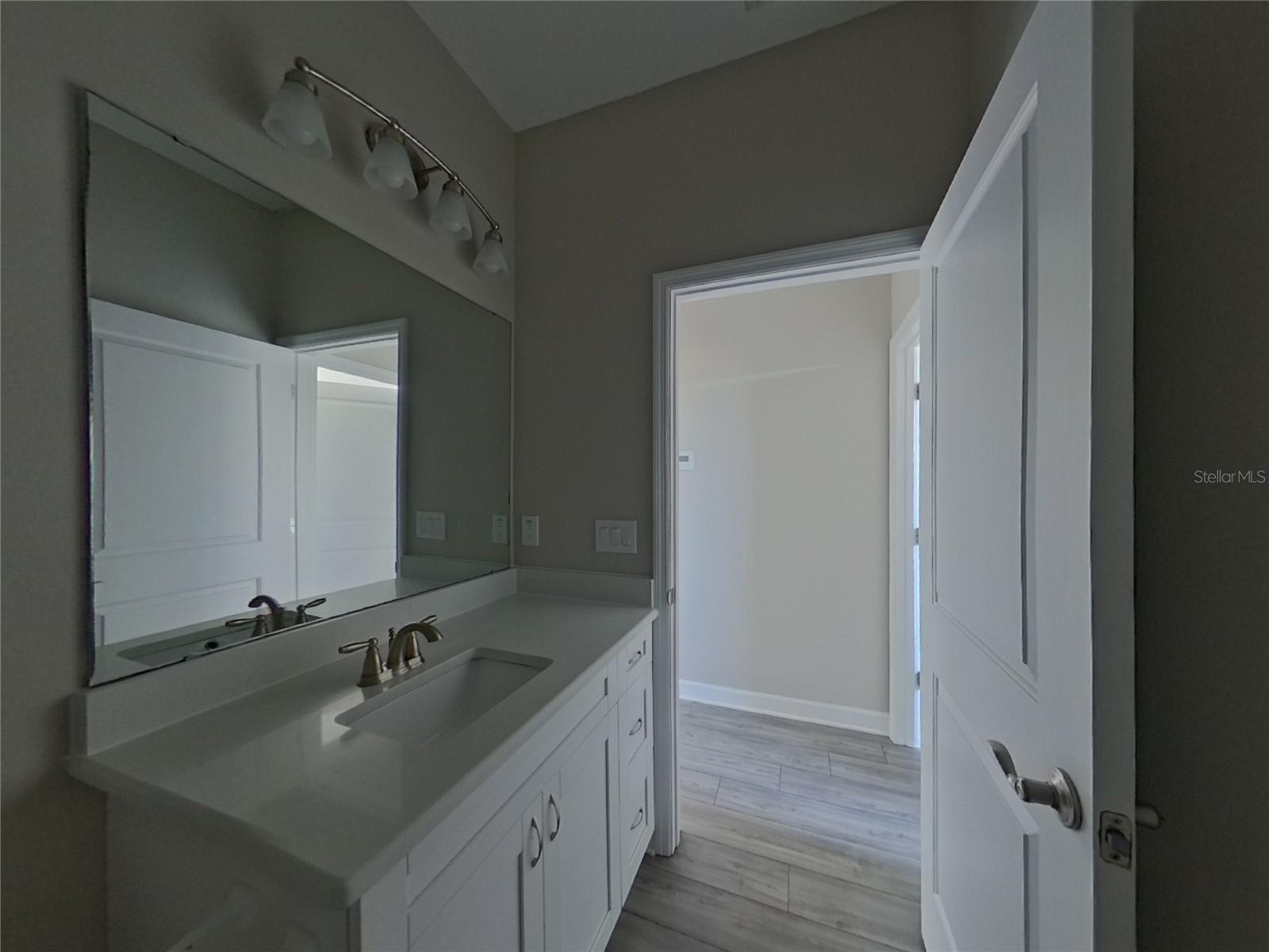 OAKFORD ESTATES - Residential Lease