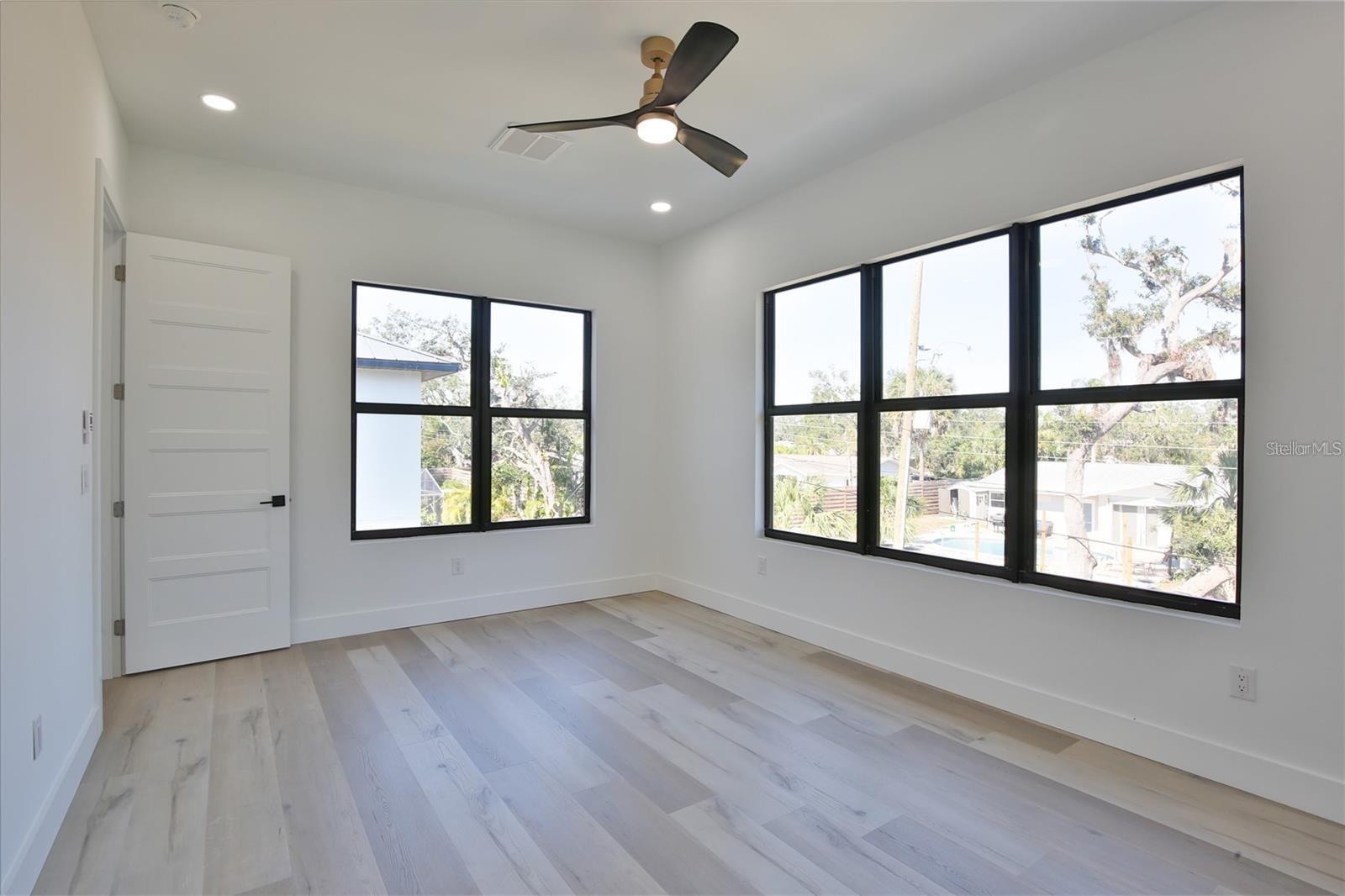 RIDGEWOOD - Residential Income
