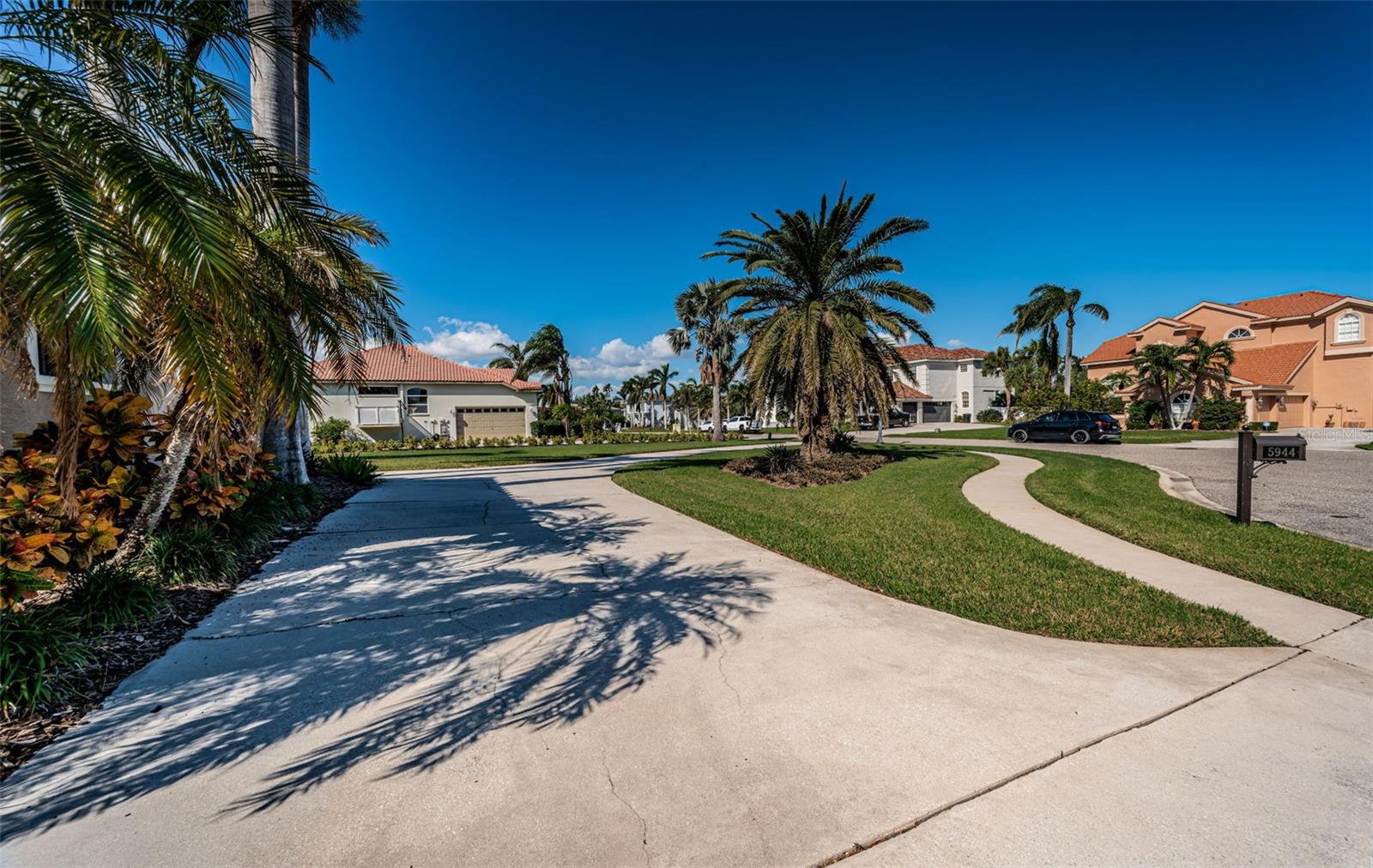 BAY ESTATES - Residential