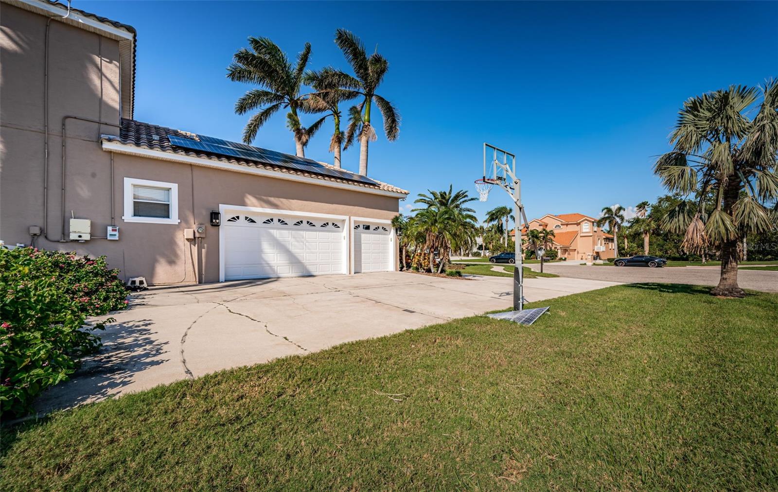 BAY ESTATES - Residential