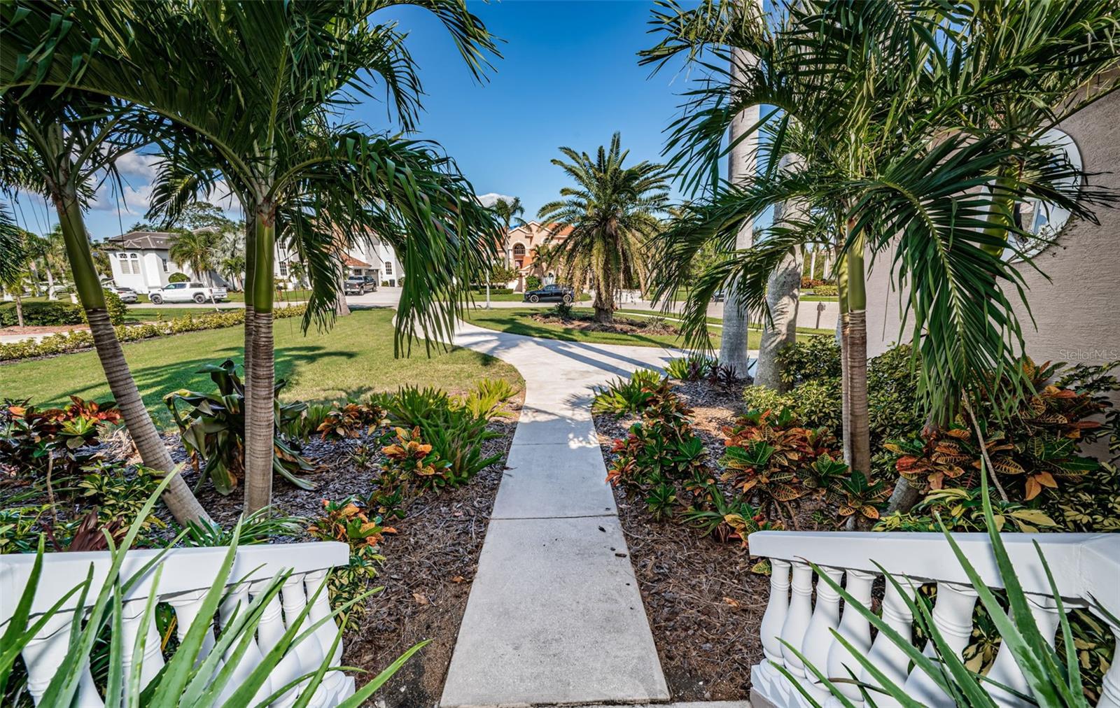 BAY ESTATES - Residential