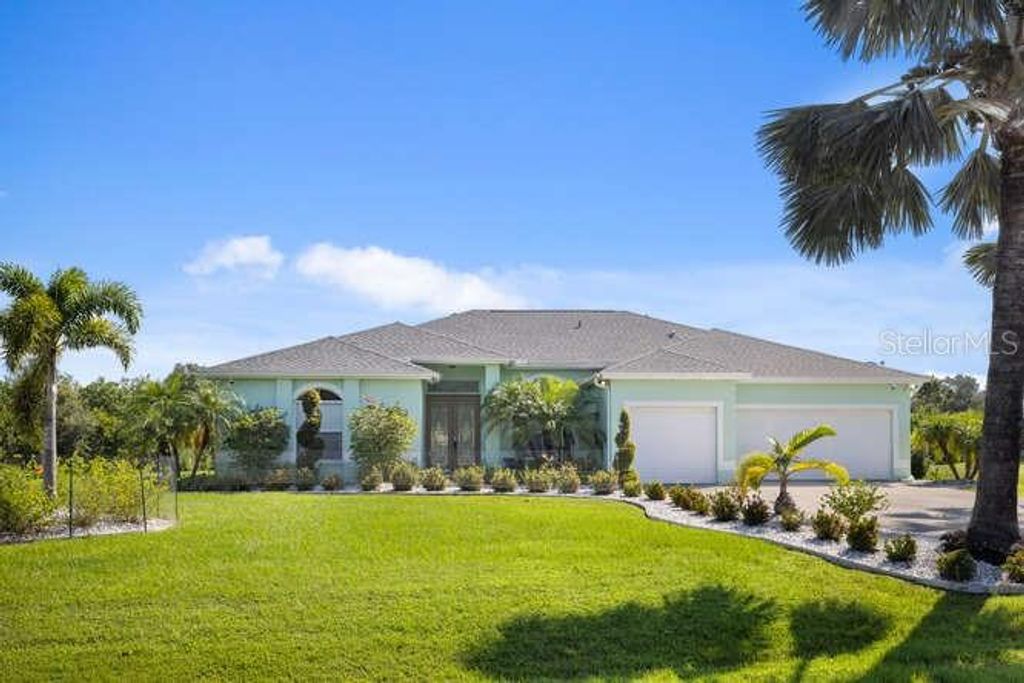 Photo of 1905 Palm View Road, Sarasota, FL 34240 (MLS # A4665440)