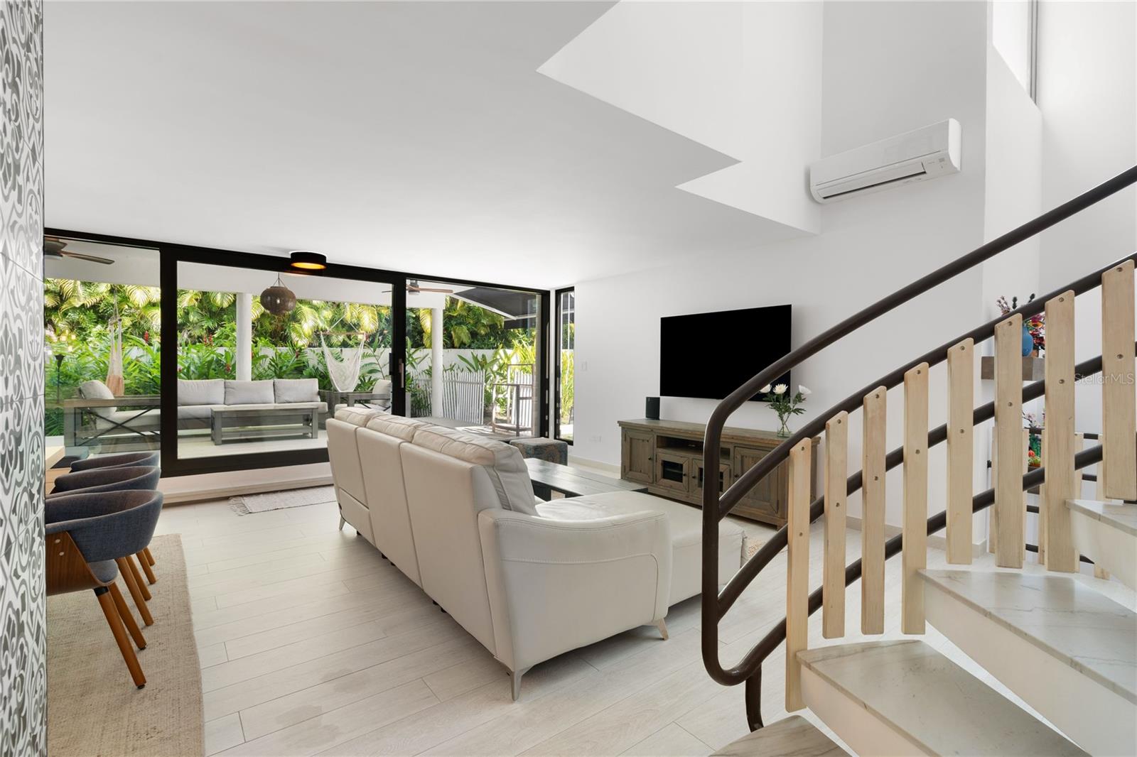 PASEO LAS VISTAS - Residential