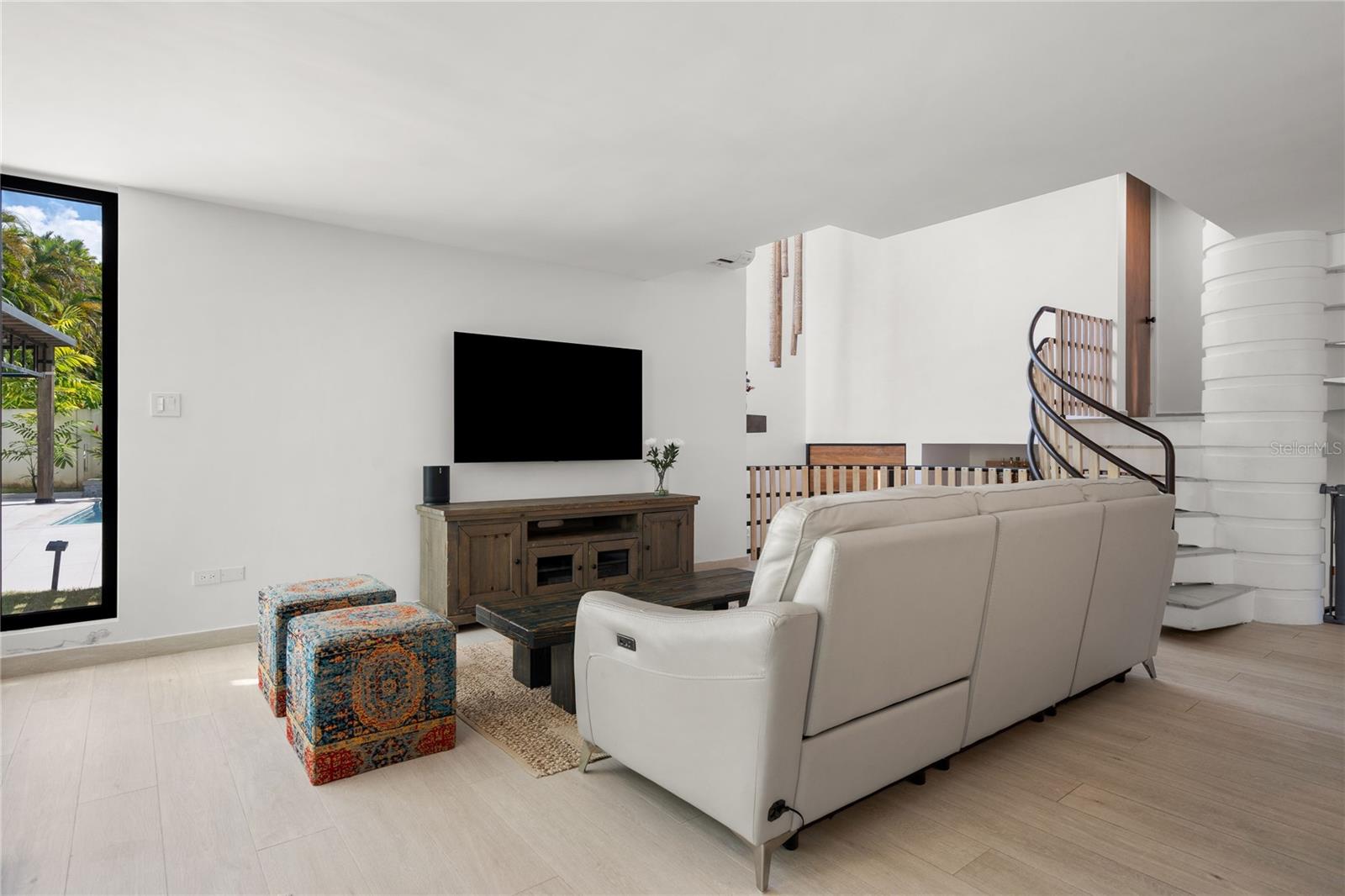 PASEO LAS VISTAS - Residential