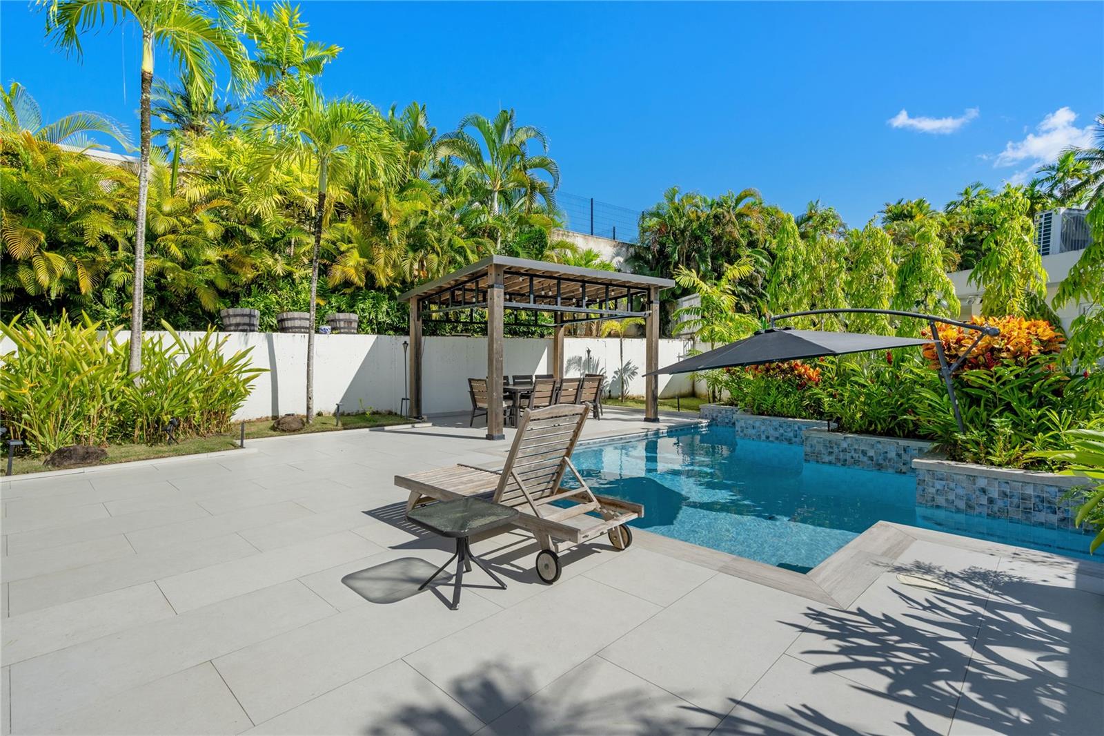 PASEO LAS VISTAS - Residential