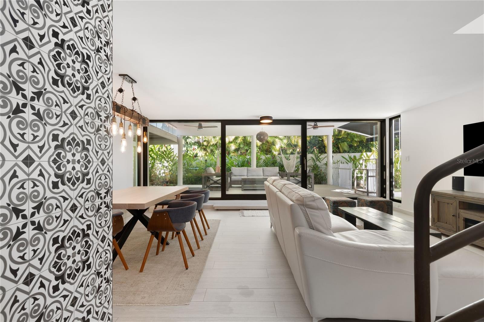 PASEO LAS VISTAS - Residential