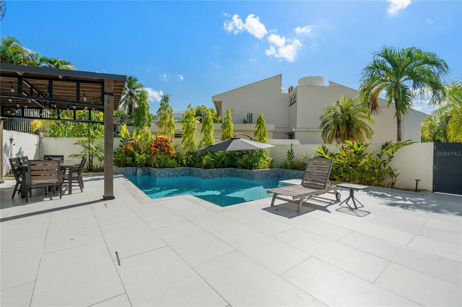 PASEO LAS VISTAS - Residential