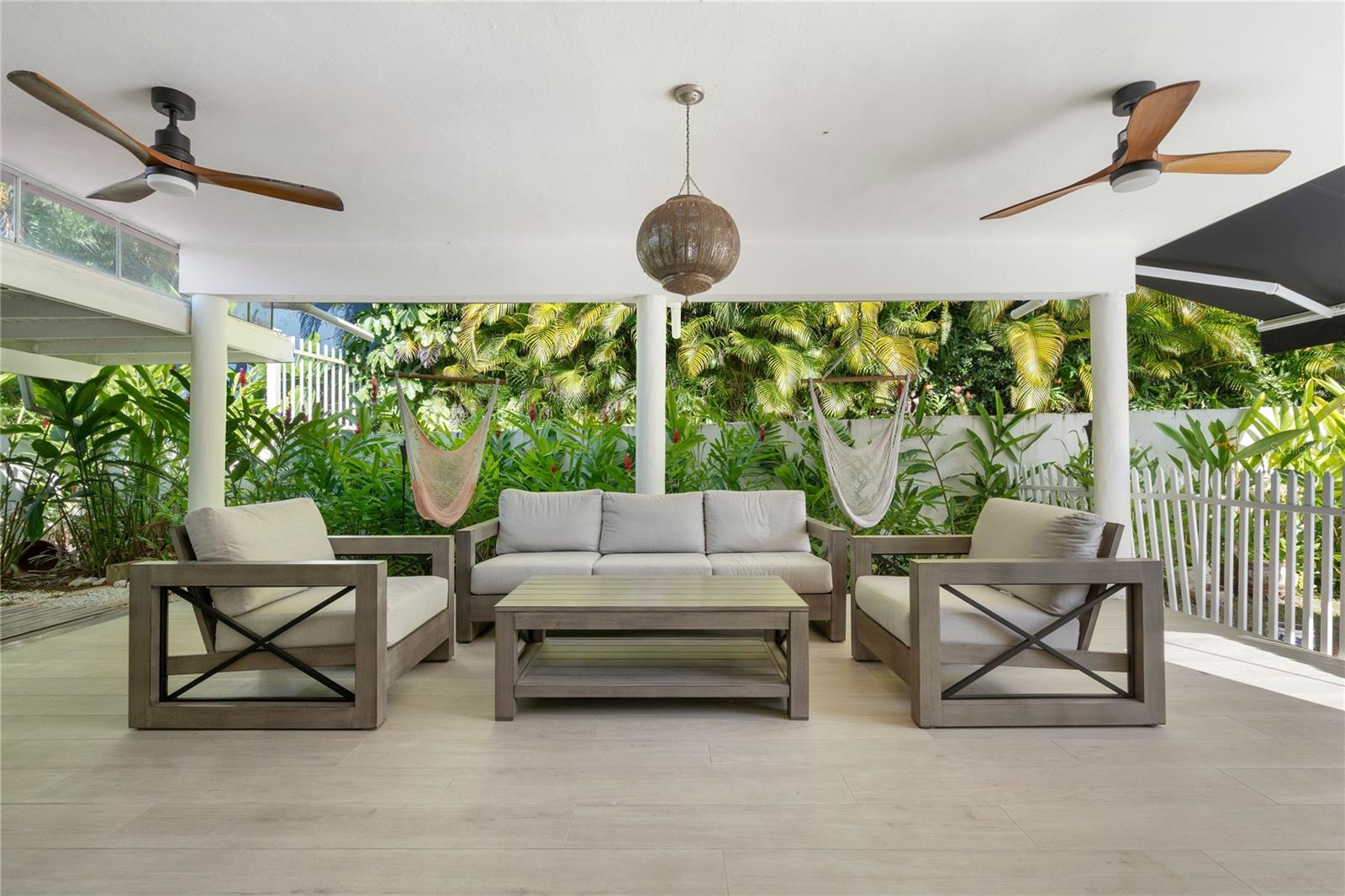 PASEO LAS VISTAS - Residential