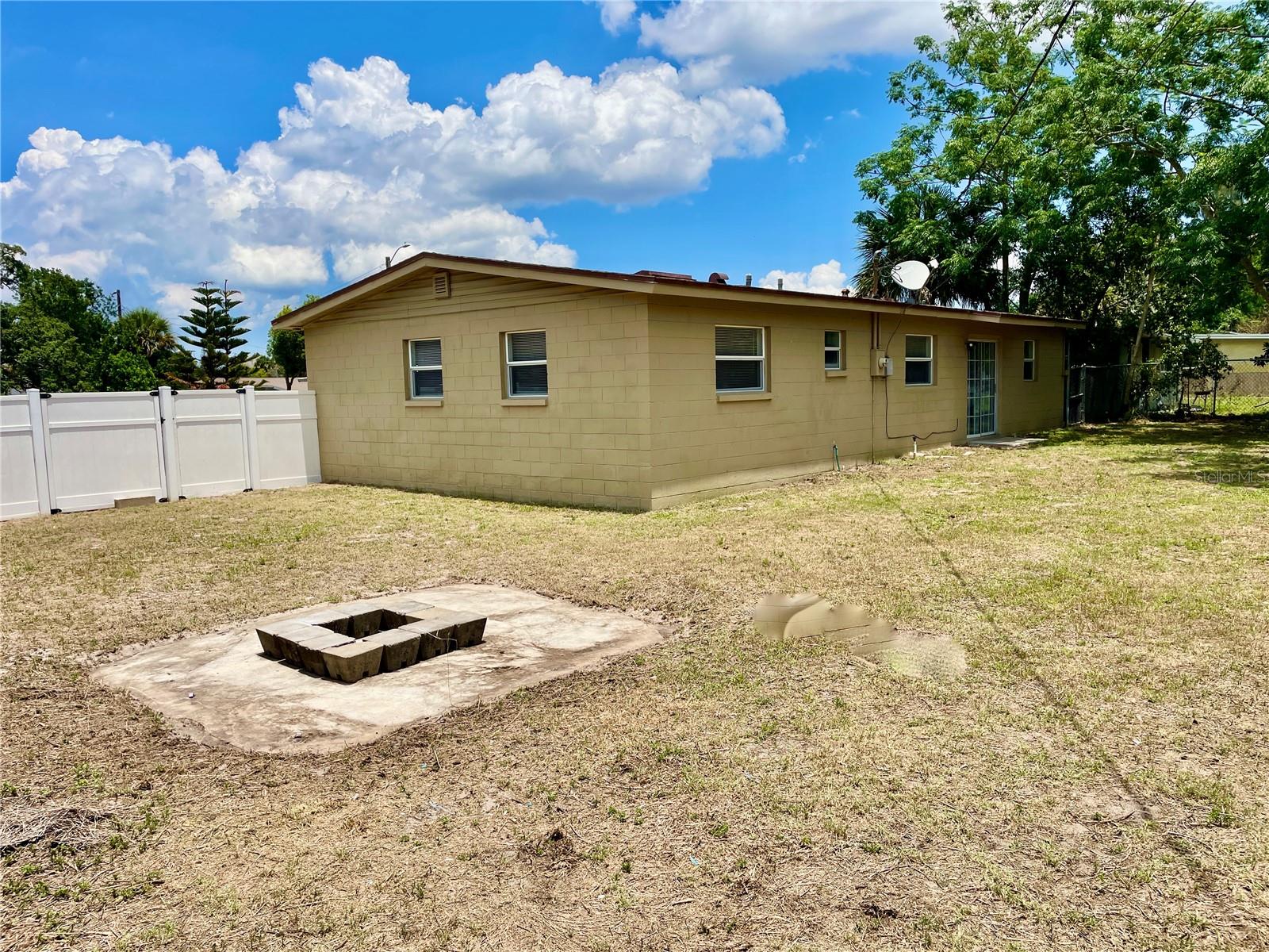 1713 SHADY LANE