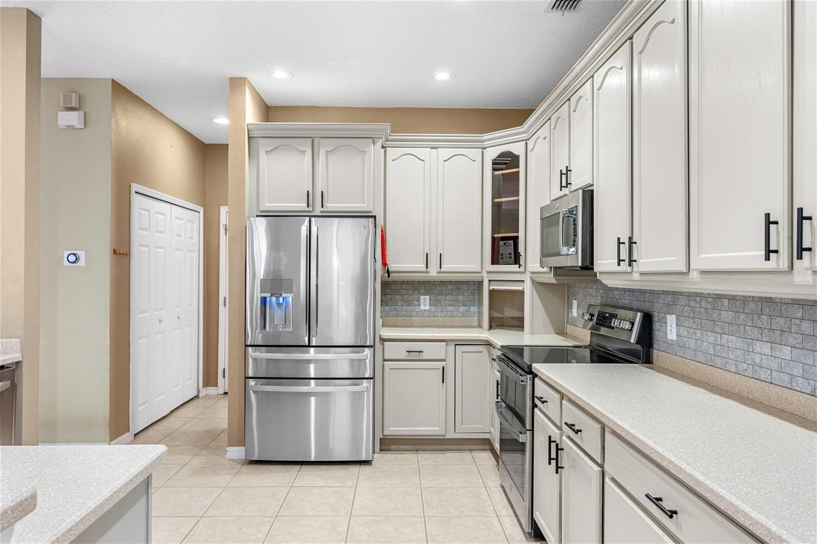 2438 GREENWILLOW DRIVE