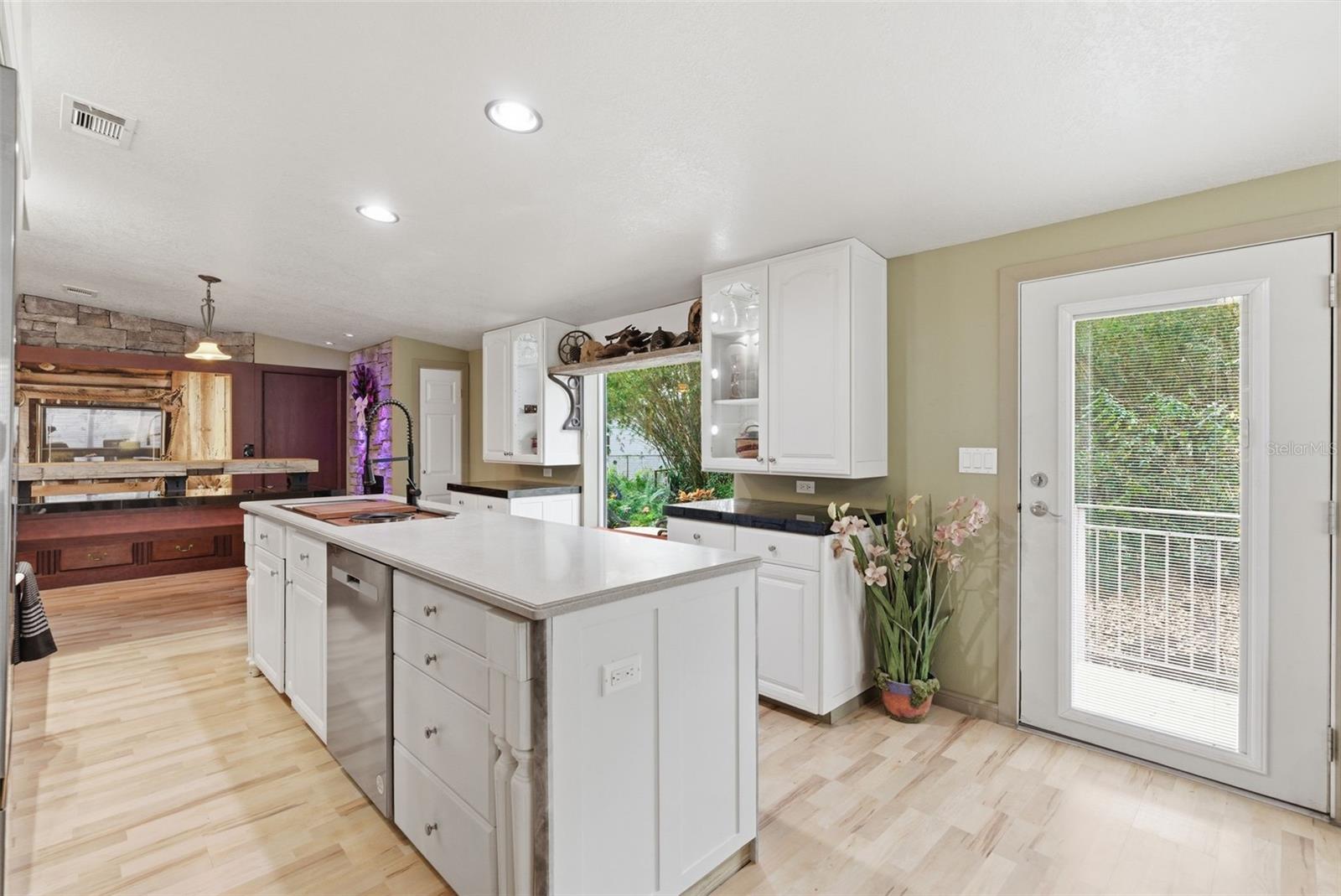 TEMPLE TERRACE WOODS - Residential