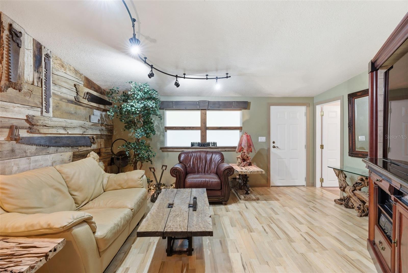 TEMPLE TERRACE WOODS - Residential