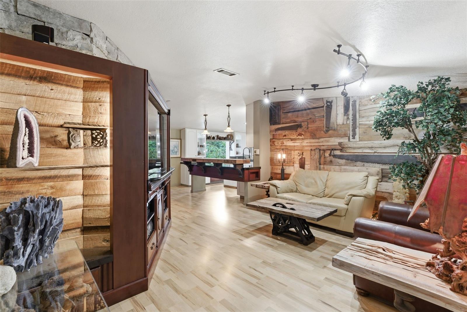 TEMPLE TERRACE WOODS - Residential