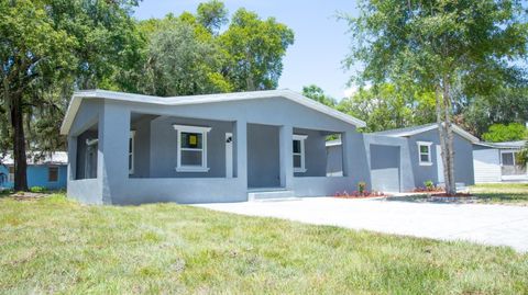 Photo of 1605 N Orange Street, Mount Dora, FL 32757 (MLS # S5127792)