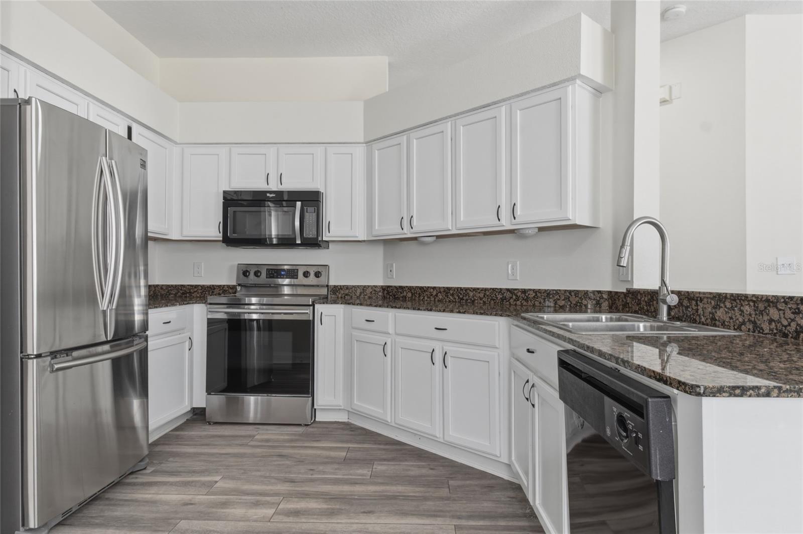 CARRIAGE POINTE PH 1 - Residential