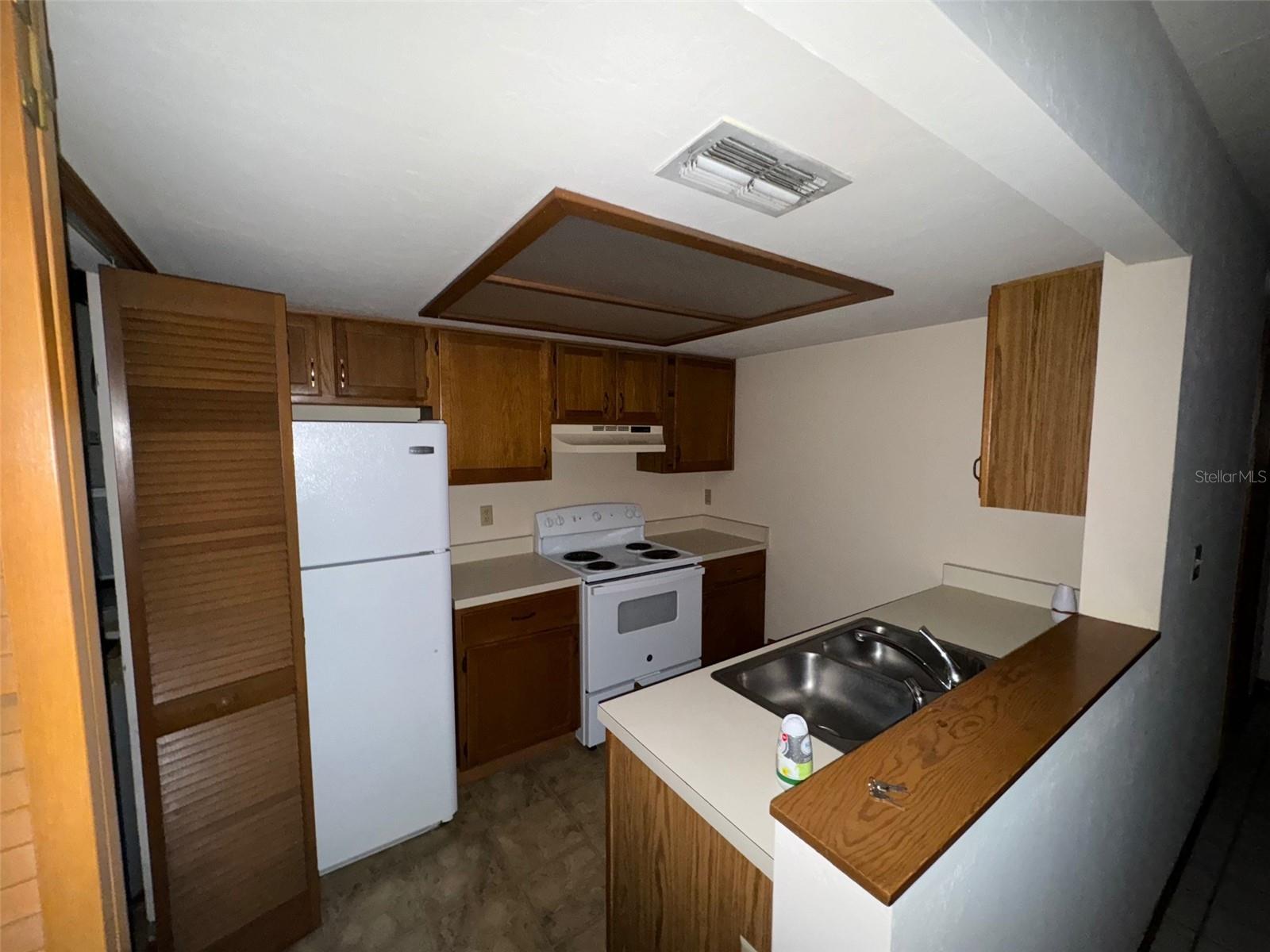 ROCKWOOD VILLAS UNIT II - Residential Lease