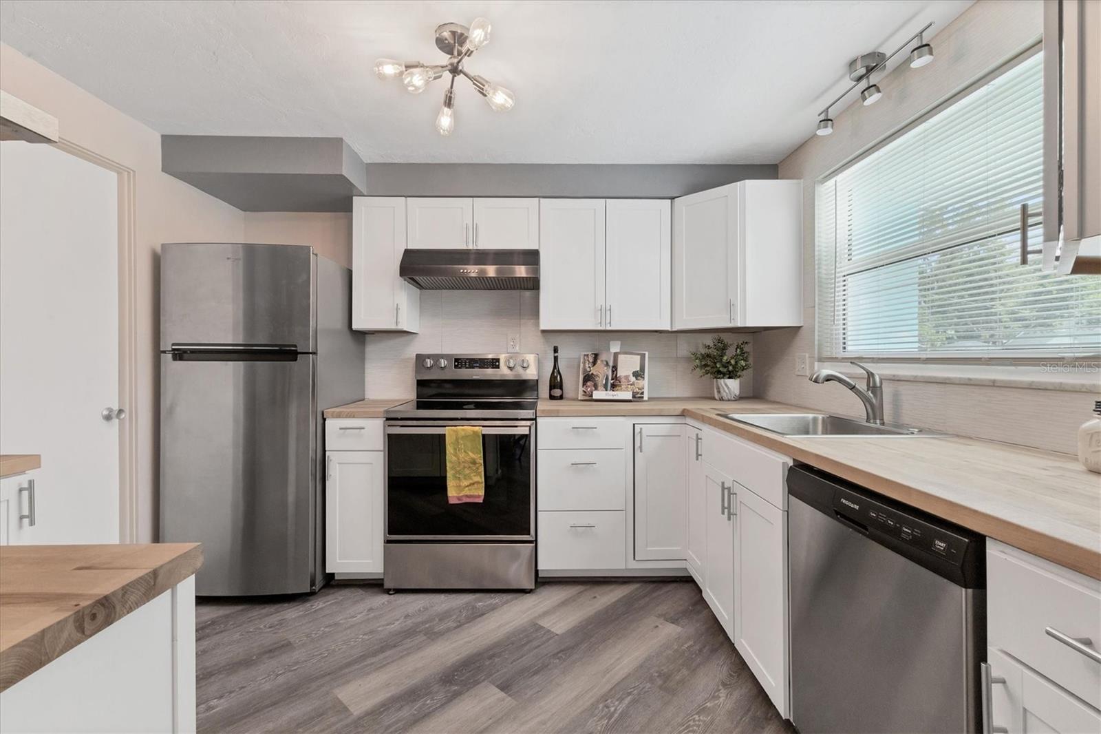 FLORA VILLA - Residential