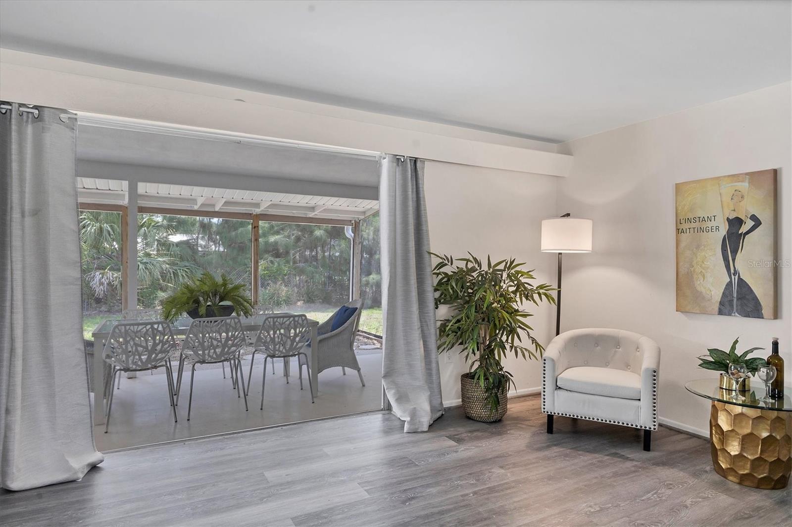 FLORA VILLA - Residential