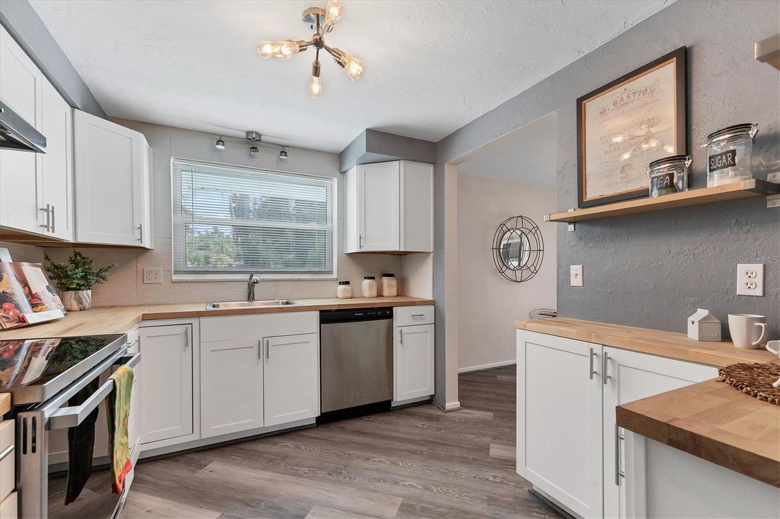 FLORA VILLA - Residential