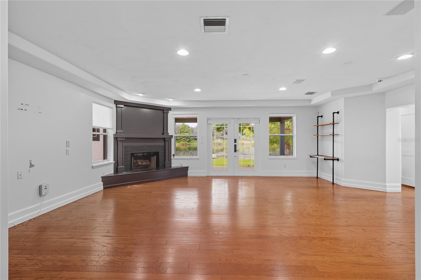 LAKE FOREST PARK - Residential Lease