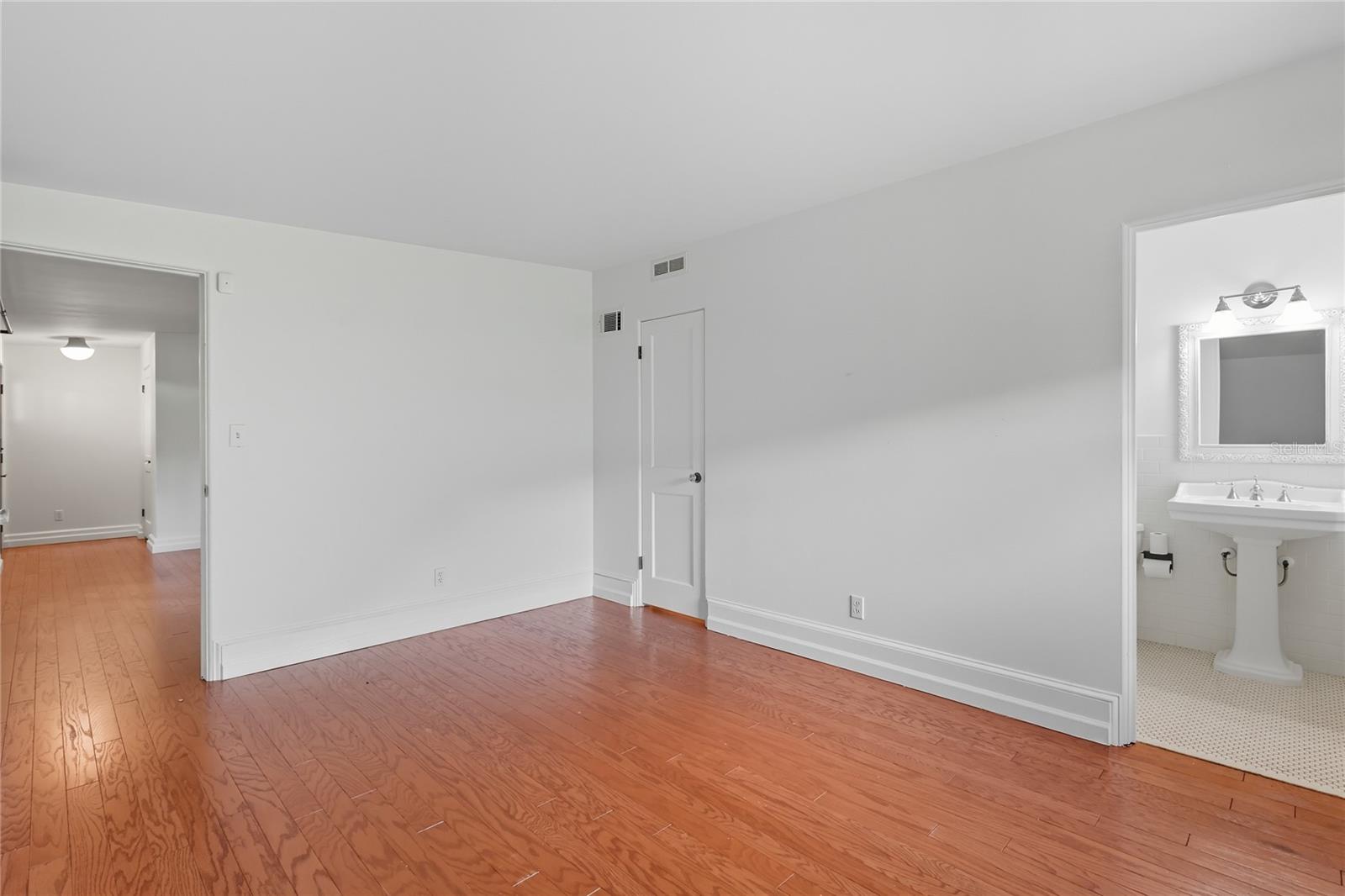 LAKE FOREST PARK - Residential Lease