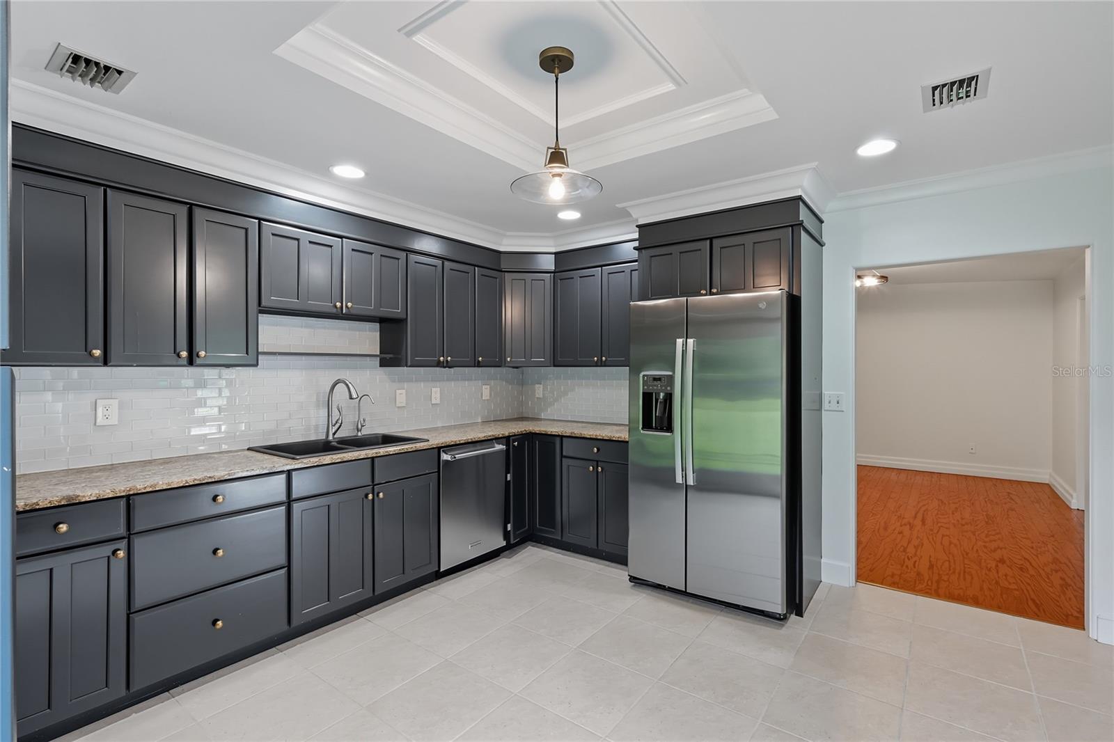 LAKE FOREST PARK - Residential Lease