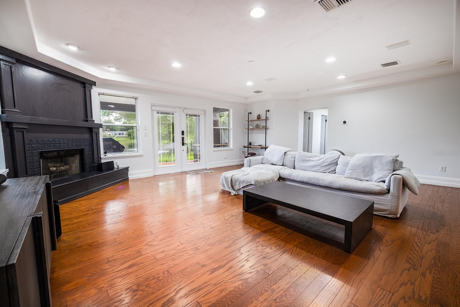 LAKE FOREST PARK - Residential Lease