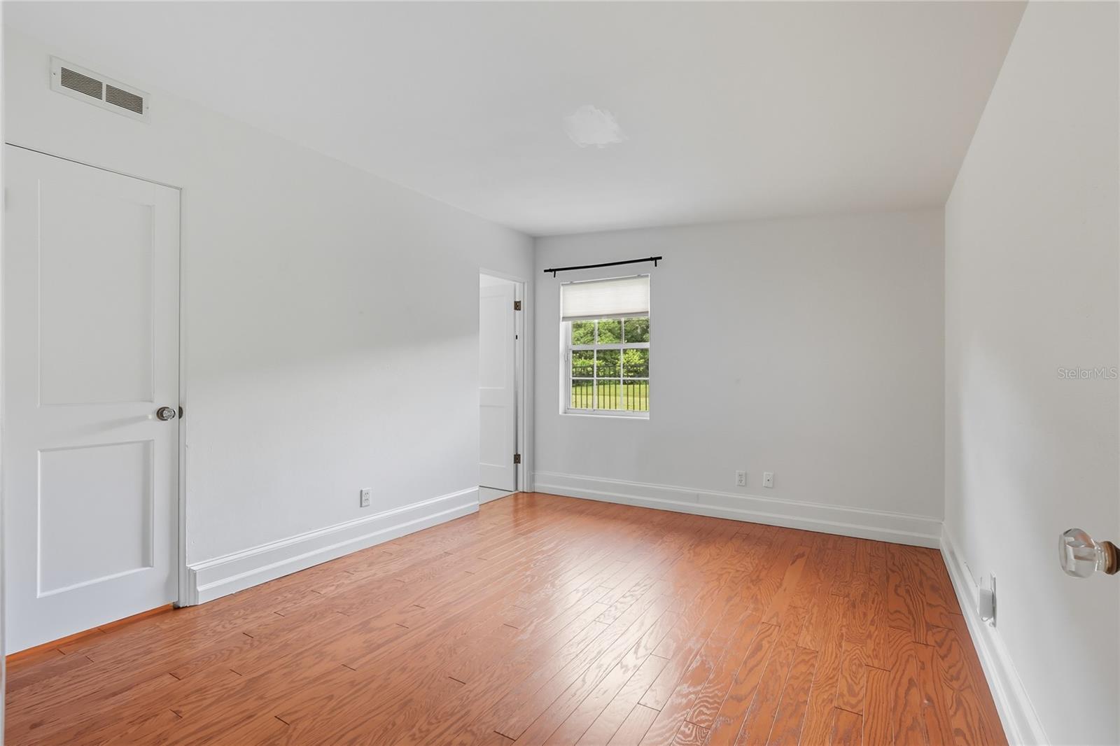 LAKE FOREST PARK - Residential Lease