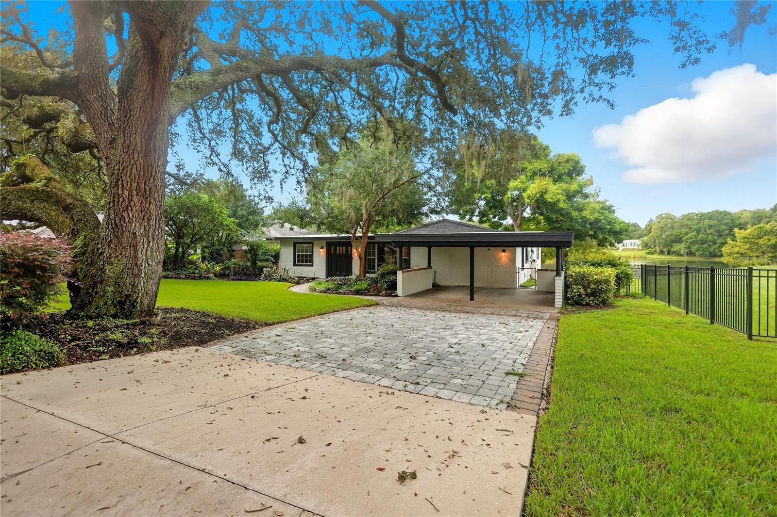 LAKE FOREST PARK - Residential Lease
